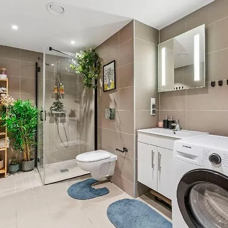 Spacious With Sunny Balcony Apartamento