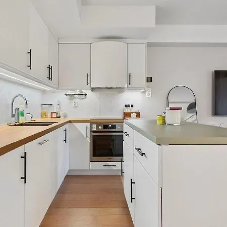 Spacious With Sunny Balcony شقة جيسهايم